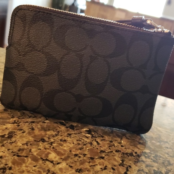 Coach wristlet - Picture 2 of 3